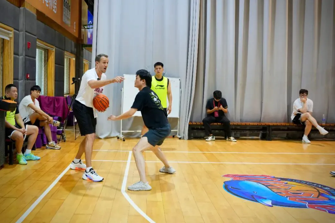 如何在篮球训练中有效应对压力？_0